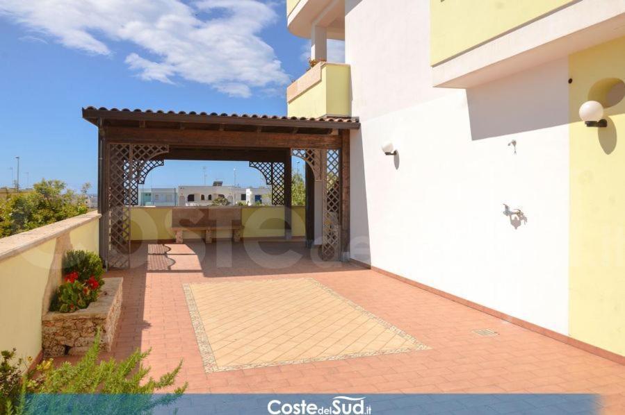 Case Vacanze Vista Mare Torre Pali Екстериор снимка