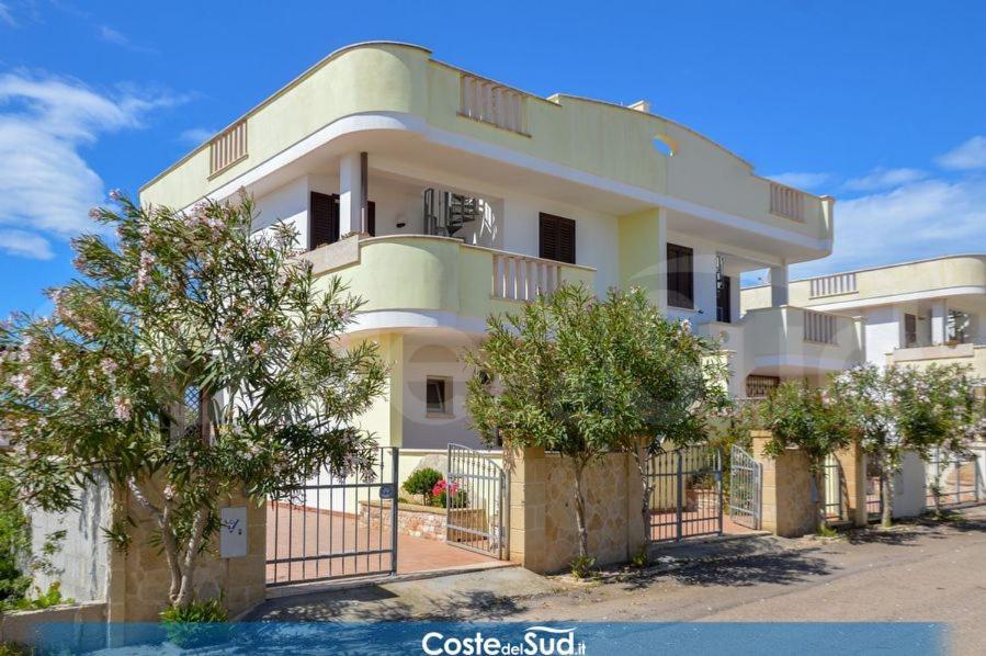 Case Vacanze Vista Mare Torre Pali Екстериор снимка